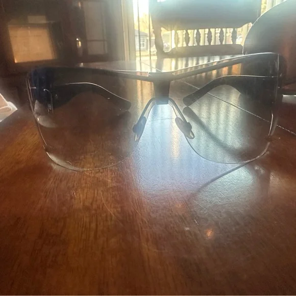 Gucci Dark Brown Sunglasses with Case - Picture 4 of 13